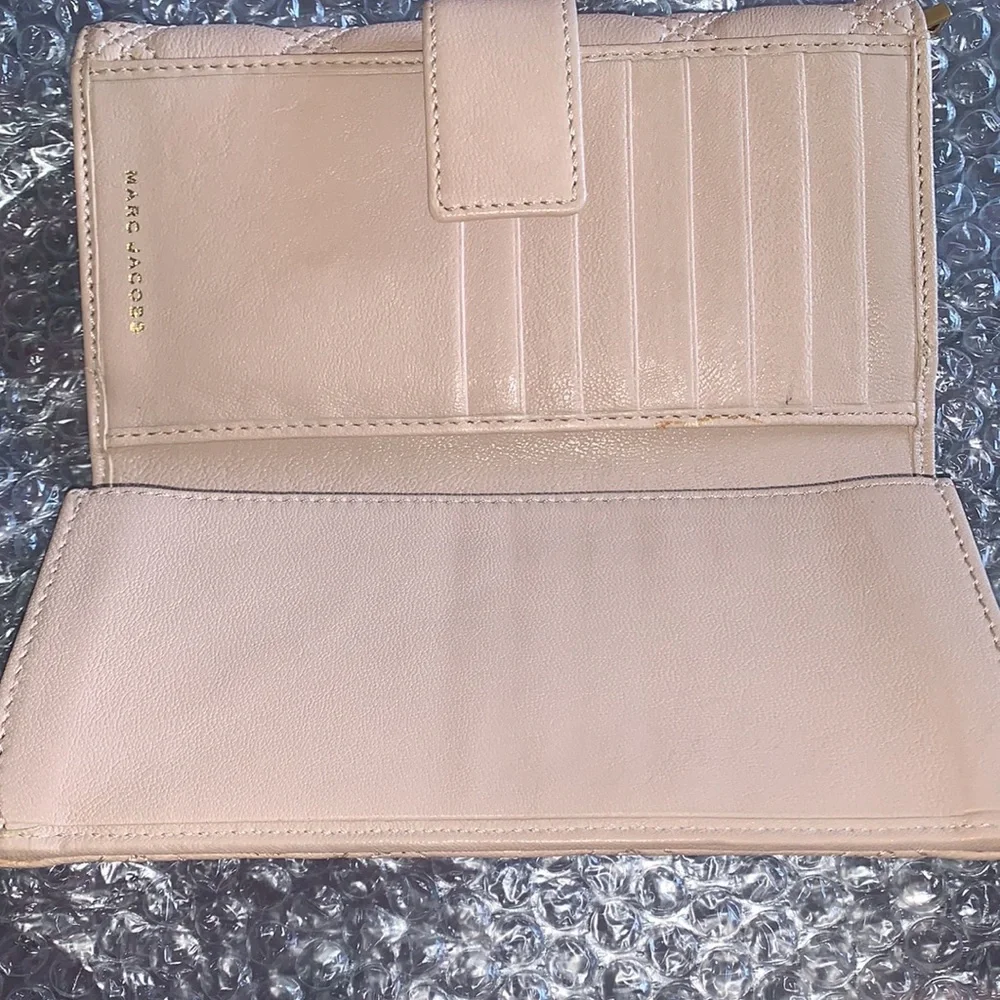 Marc Jacobs long wallet leather matelasse